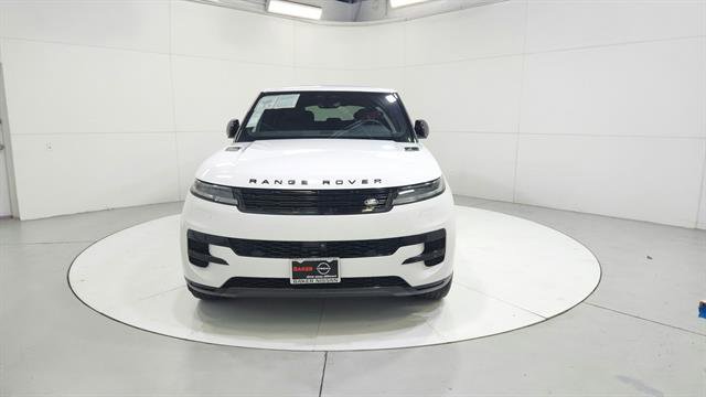 Used 2025 Land Rover Range Rover Sport SE image 2