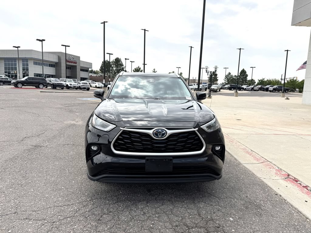 Used 2023 Toyota Highlander XLE AWD/4WD image 3
