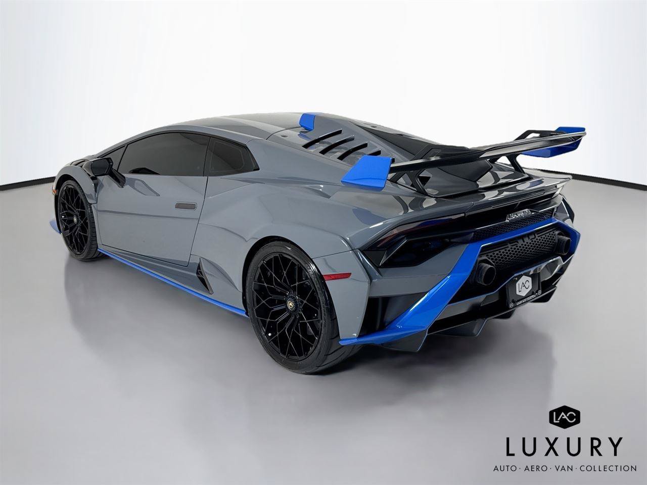 Used 2023 Lamborghini Huracan STO RWD image 8