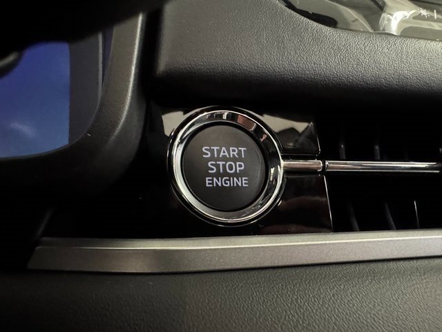 New 2025 Mitsubishi Outlander SE image 11