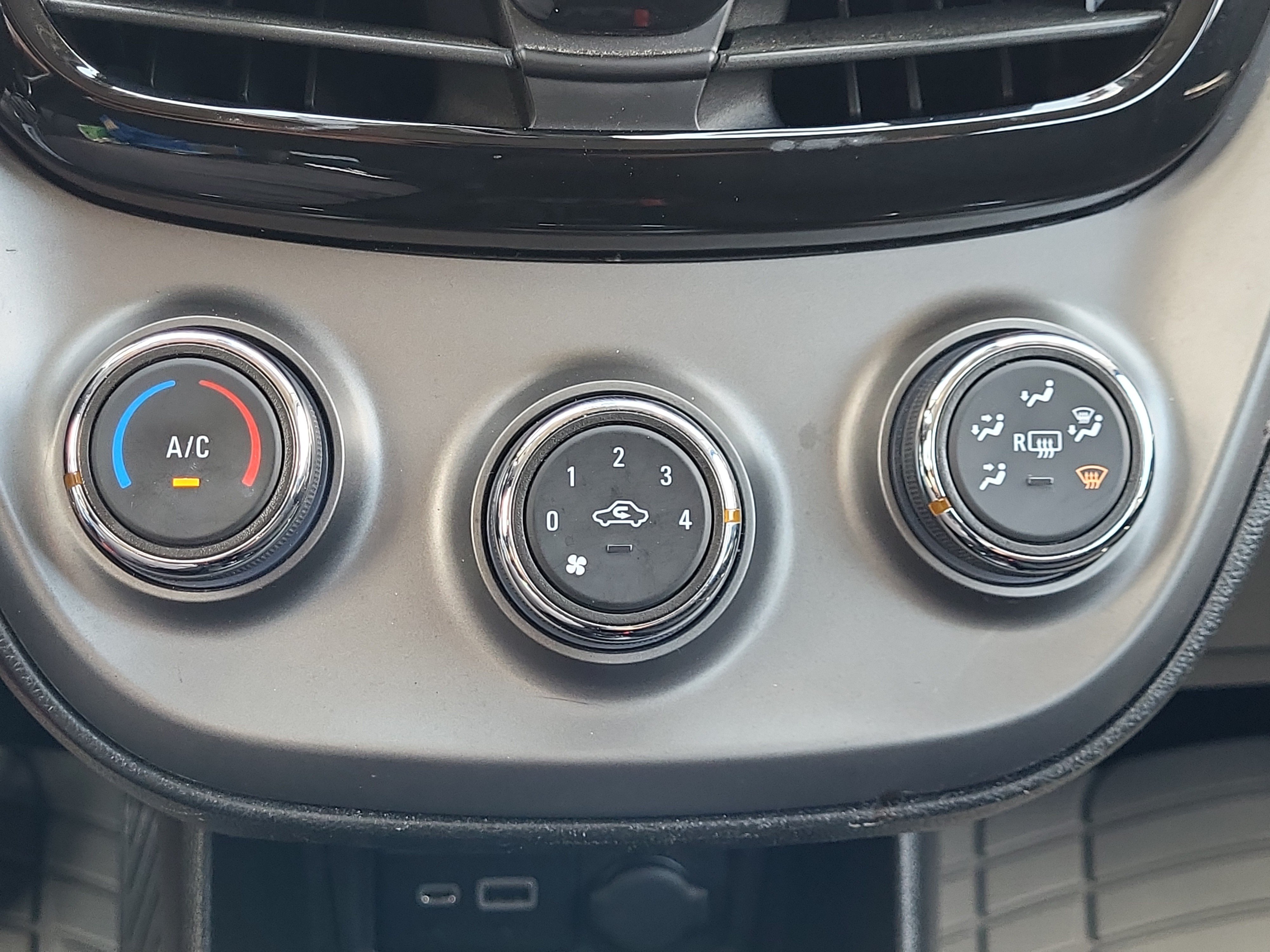 Used 2019 Chevrolet Spark LS FWD image 28