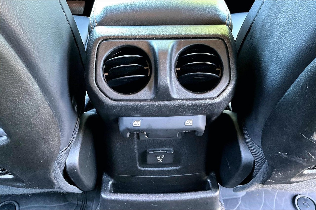 Used 2024 Jeep Wrangler Unlimited Sahara w/ Technology Group AWD/4WD image 15