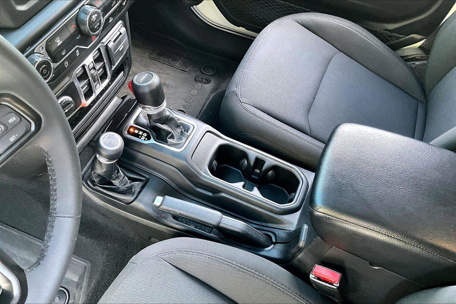 Certified 2023 Jeep Gladiator Sport AWD/4WD image 15