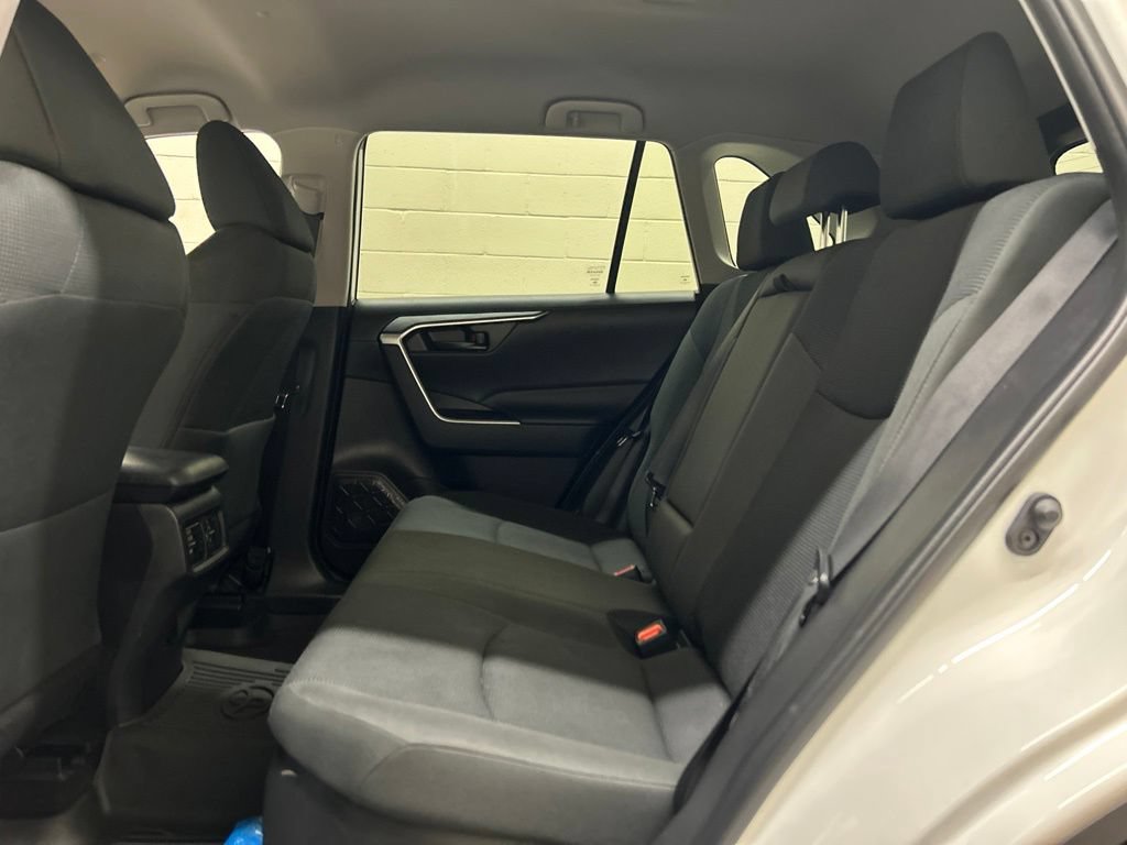 Used 2024 Toyota RAV4 LE AWD/4WD image 8