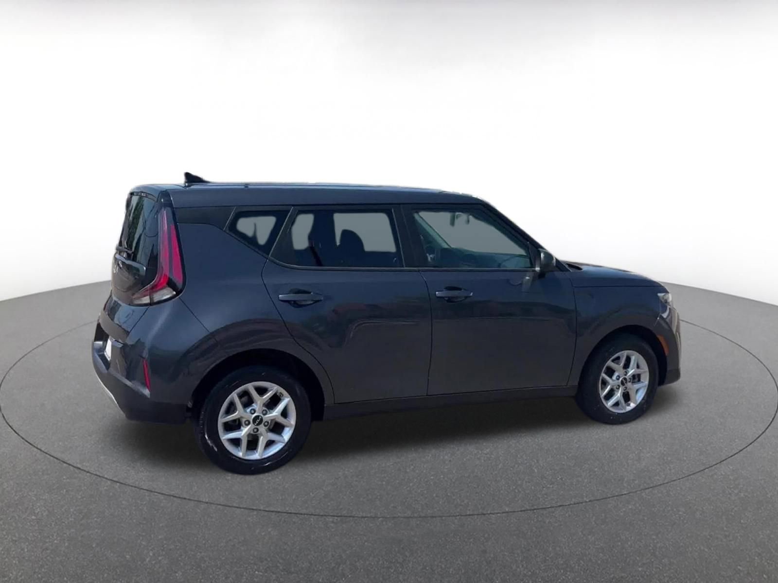 Used 2025 Kia Soul LX w/ LX Technology Package FWD image 14