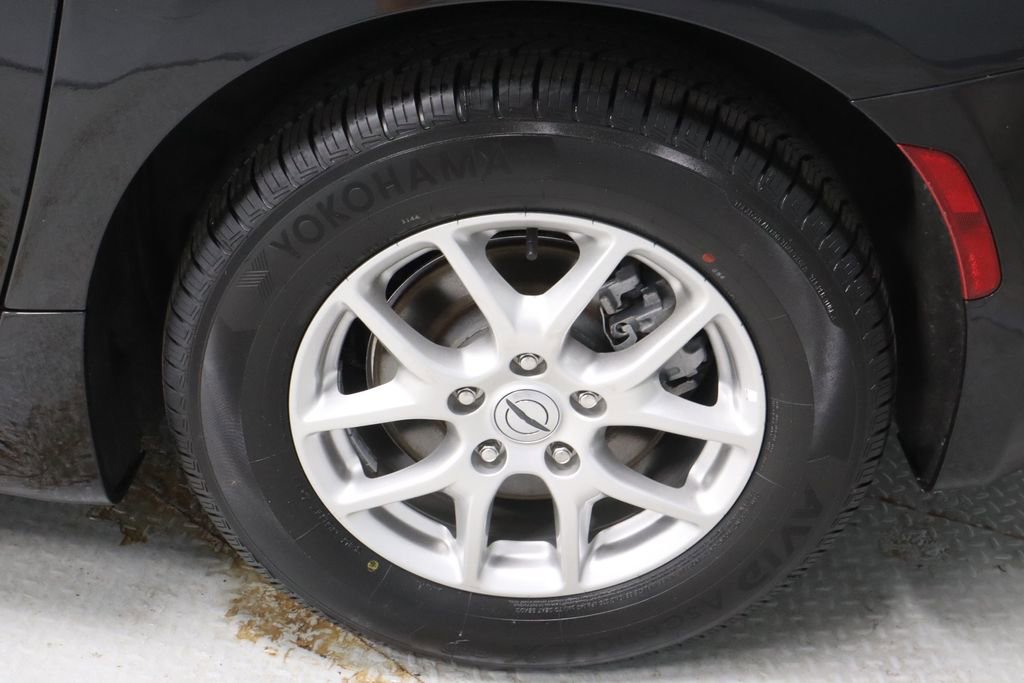 Used 2023 Chrysler Pacifica Touring-L FWD image 16