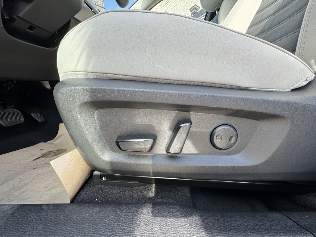 New 2026 Mitsubishi Outlander SE image 13