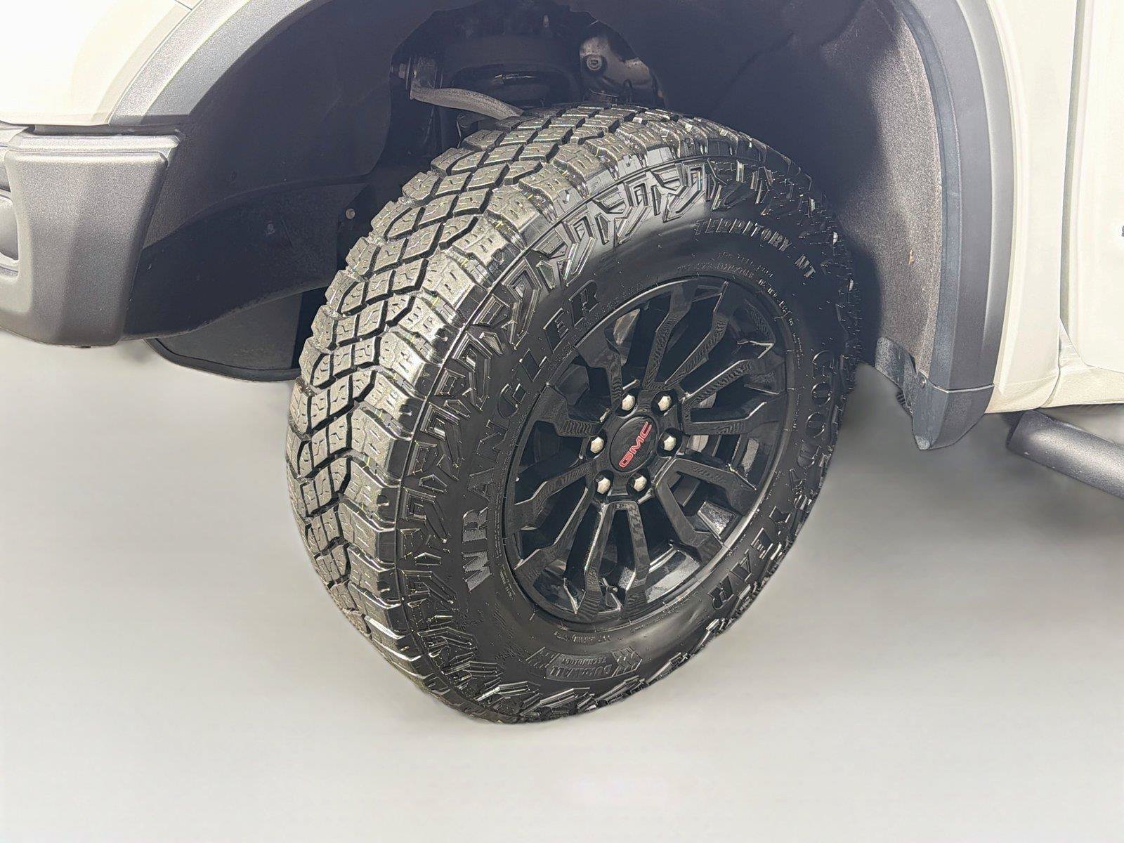 Used 2023 GMC Sierra 1500 AT4X AWD/4WD image 38