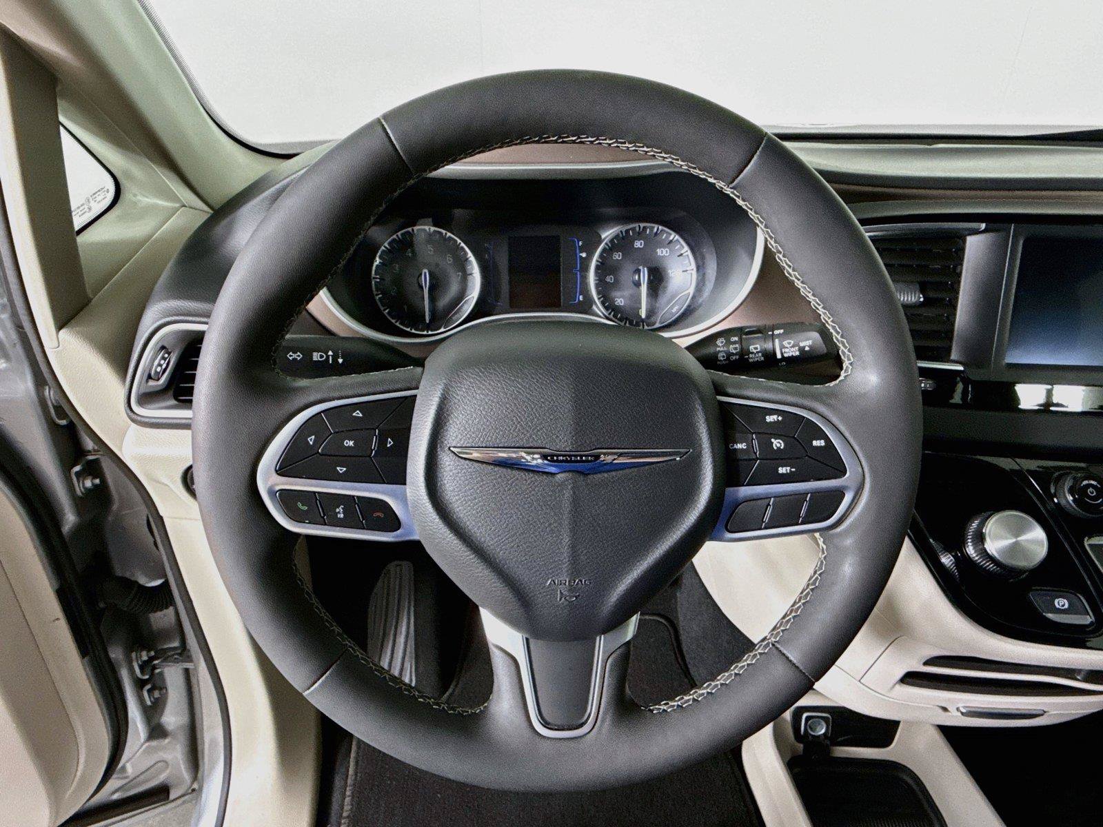 Used 2023 Chrysler Voyager LX FWD image 17