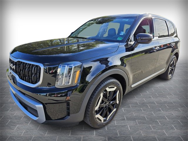 Used 2023 Kia Telluride EX w/ EX Captain's Chair Package image 3