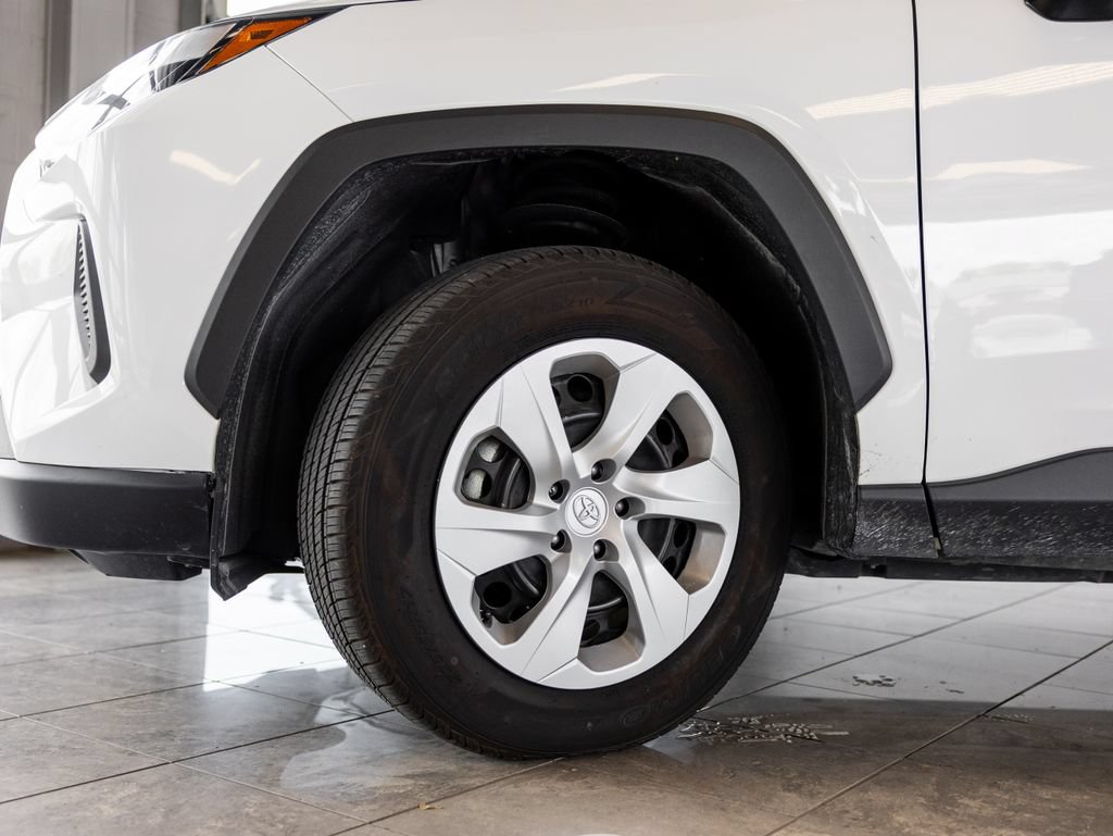 Used 2024 Toyota RAV4 LE AWD/4WD image 10