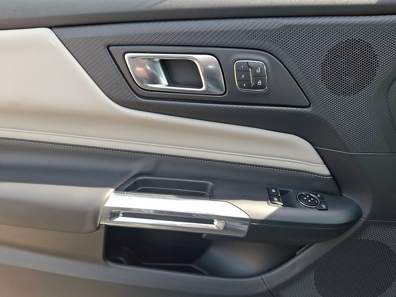 Used 2024 Ford Mustang GT Premium image 17