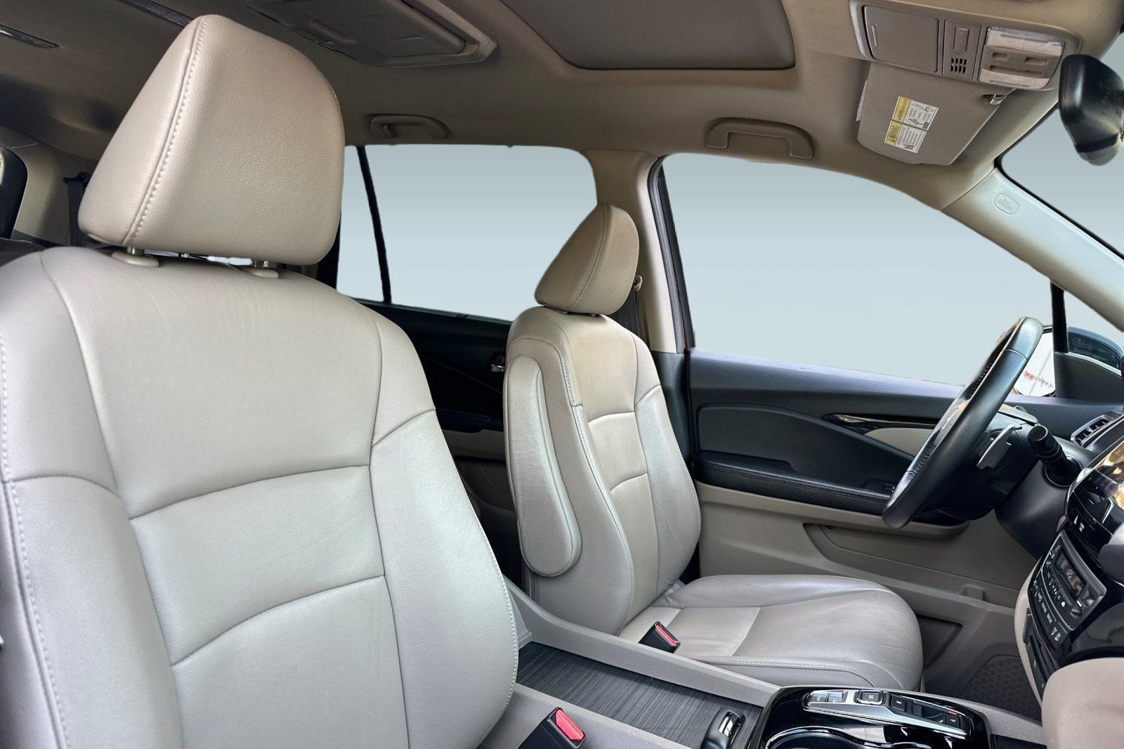 Used 2017 Honda Pilot Touring image 32