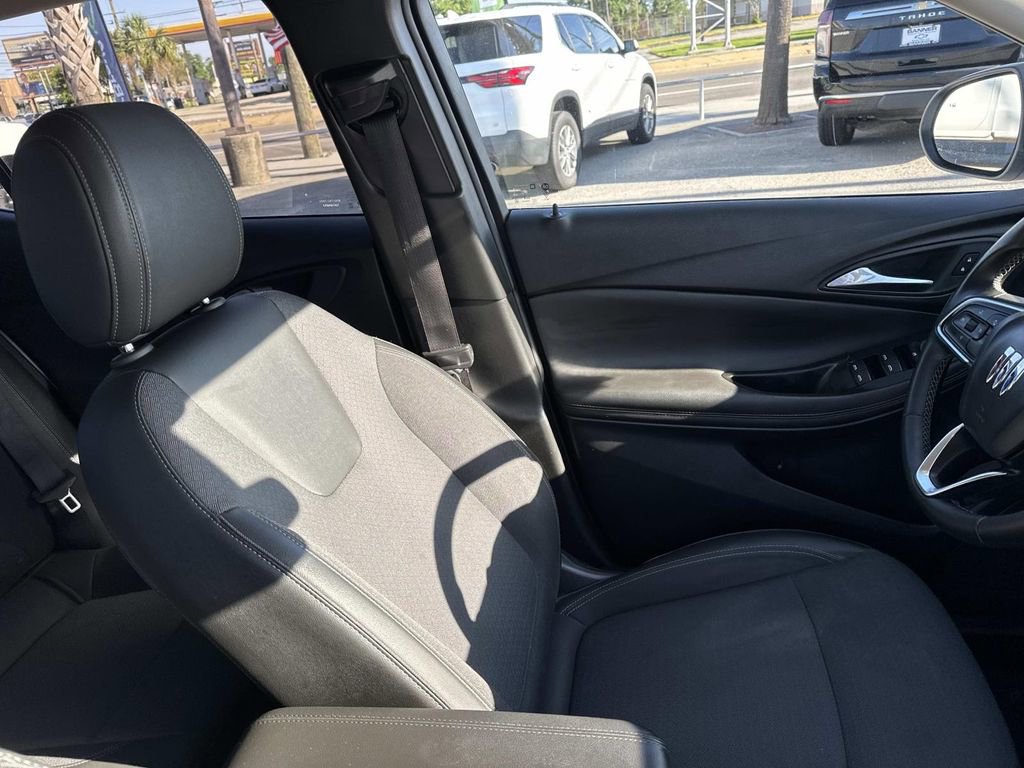 Certified 2024 Buick Encore GX Preferred FWD image 10