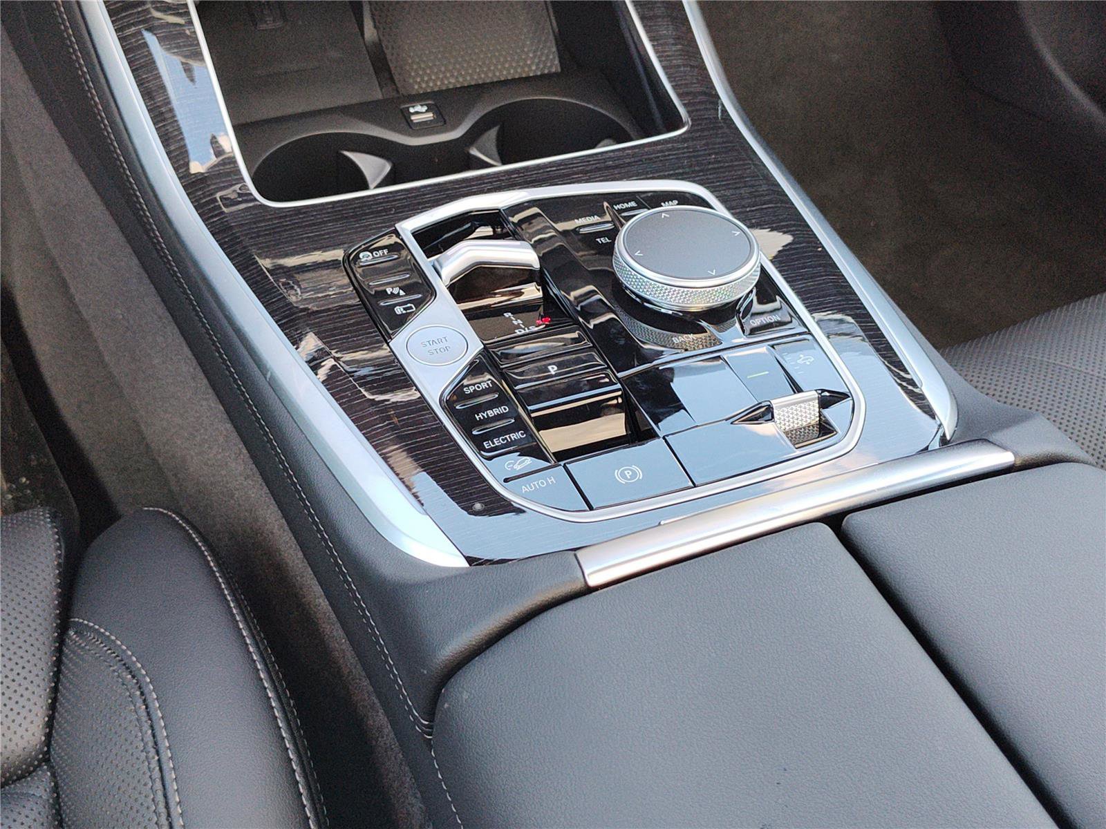 New 2026 BMW X5 xDrive50e w/ M Sport Package image 9