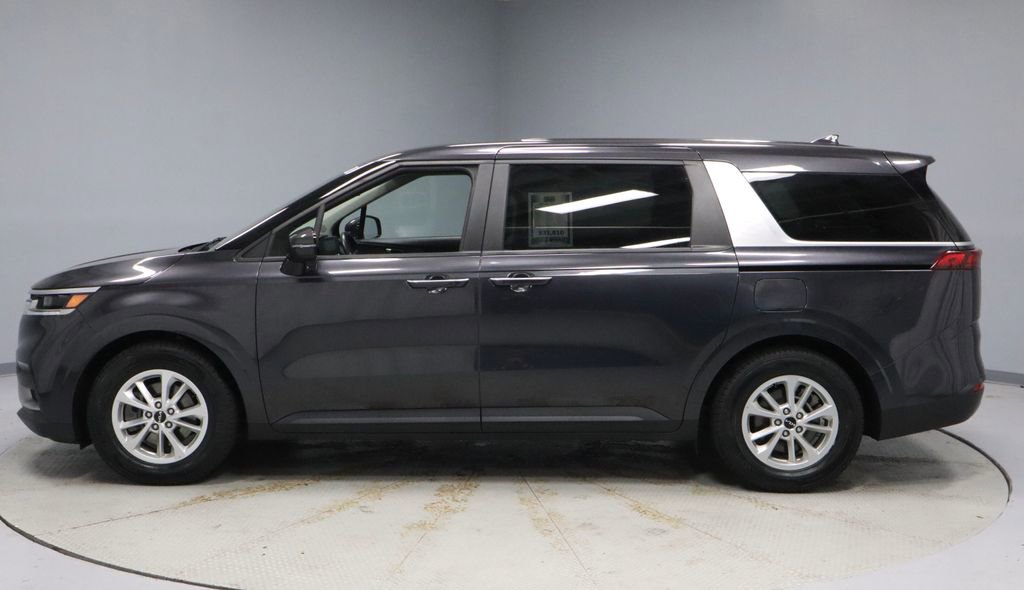 Used 2024 Kia Carnival LX FWD image 6
