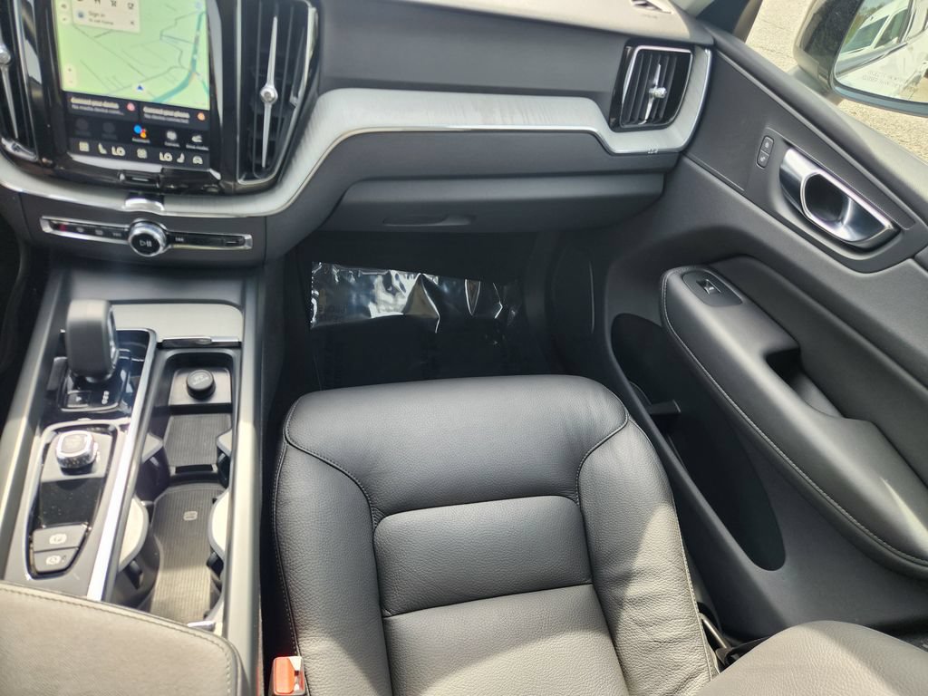 Certified 2025 Volvo XC60 B5 Plus AWD/4WD image 34