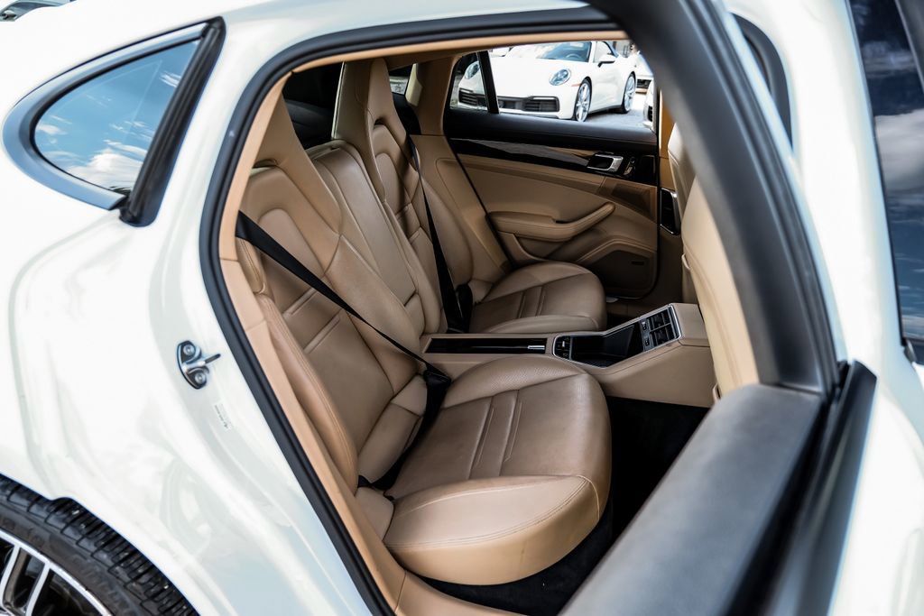 Used 2018 Porsche Panamera 4 image 46