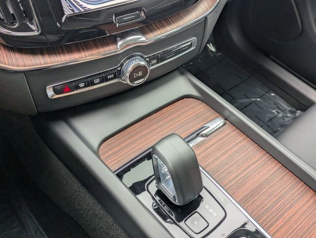 Certified 2023 Volvo XC60 B5 Plus w/ Protection Package Premier AWD/4WD image 23