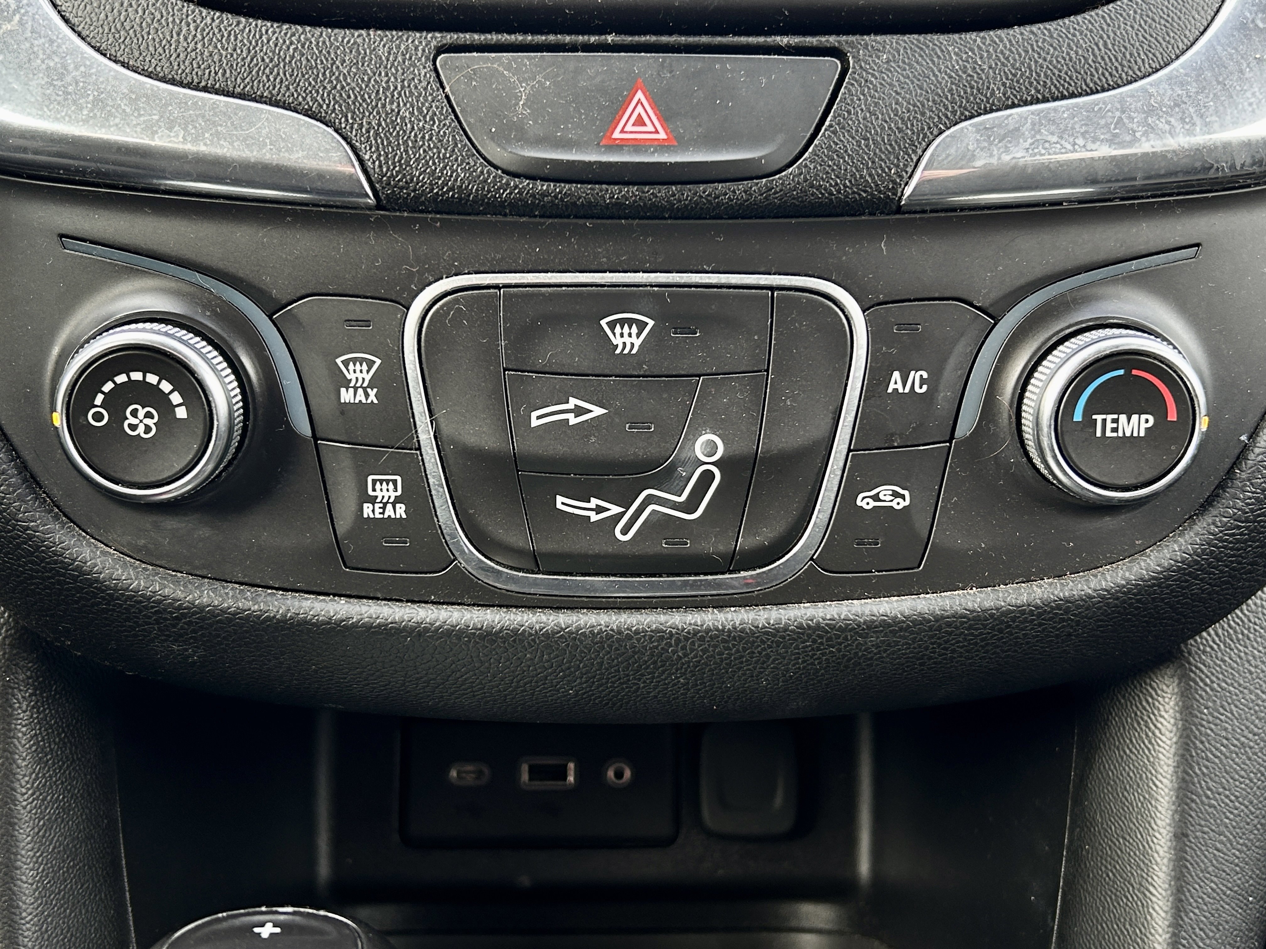 Used 2019 Chevrolet Equinox LT image 30