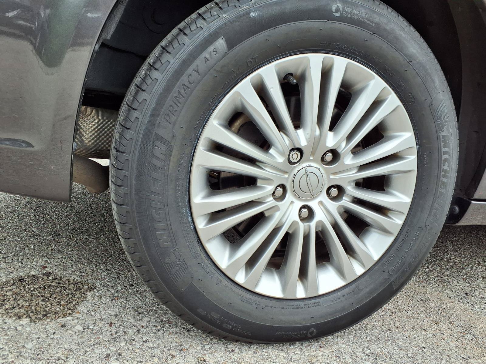 Used 2015 Chrysler Town & Country Touring-L w/ Driver Convenience Group FWD image 33