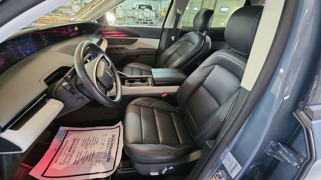 Used 2025 Lincoln Nautilus Premier image 15