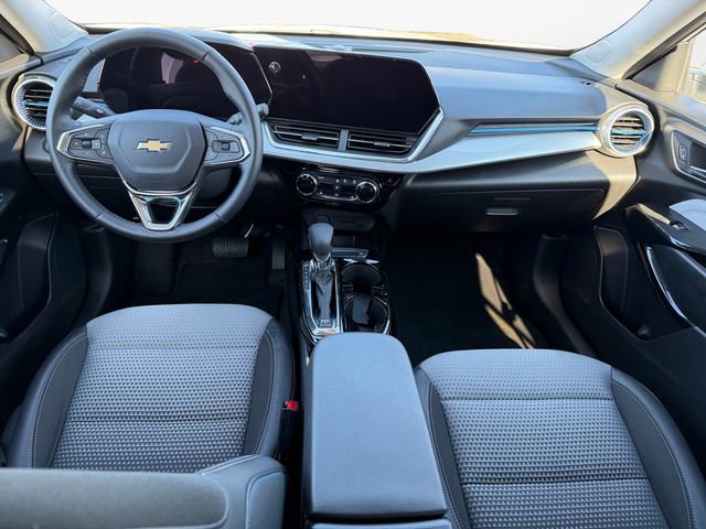 Used 2025 Chevrolet Trax LT w/ LT Convenience Package image 10