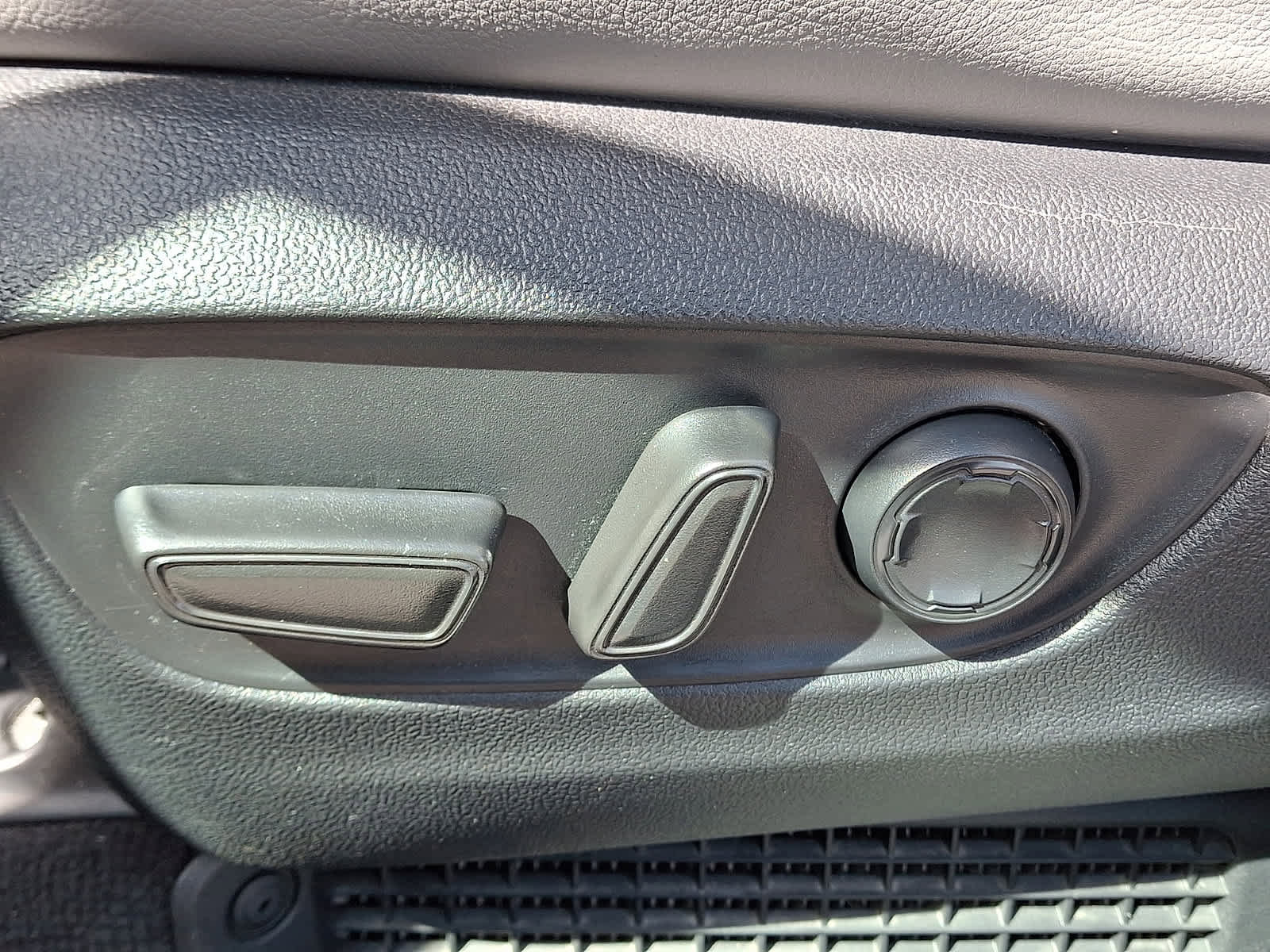 Used 2023 Toyota Sienna XLE AWD/4WD image 29