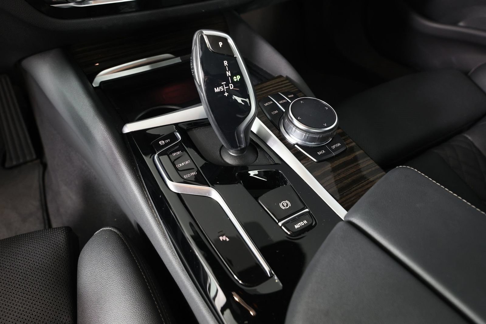 Used 2023 BMW 540i w/ Premium Package RWD image 15