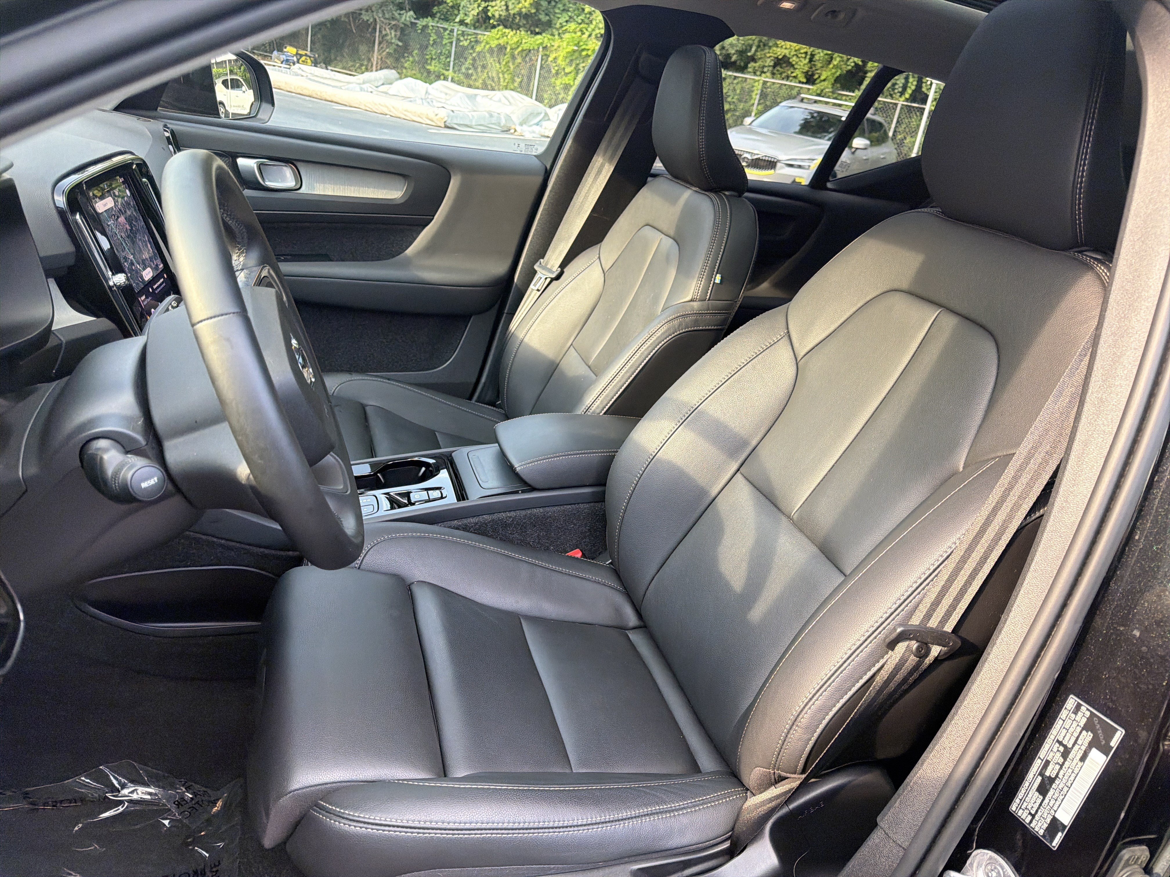 Used 2025 Volvo XC40 B5 Ultra AWD/4WD image 16