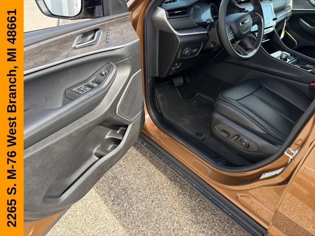 New 2026 Jeep Grand Cherokee L Limited w/ Luxury Tech Group II AWD/4WD image 12