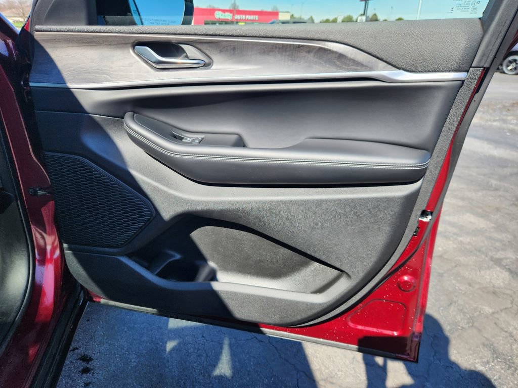 Used 2024 Jeep Grand Cherokee Limited image 10