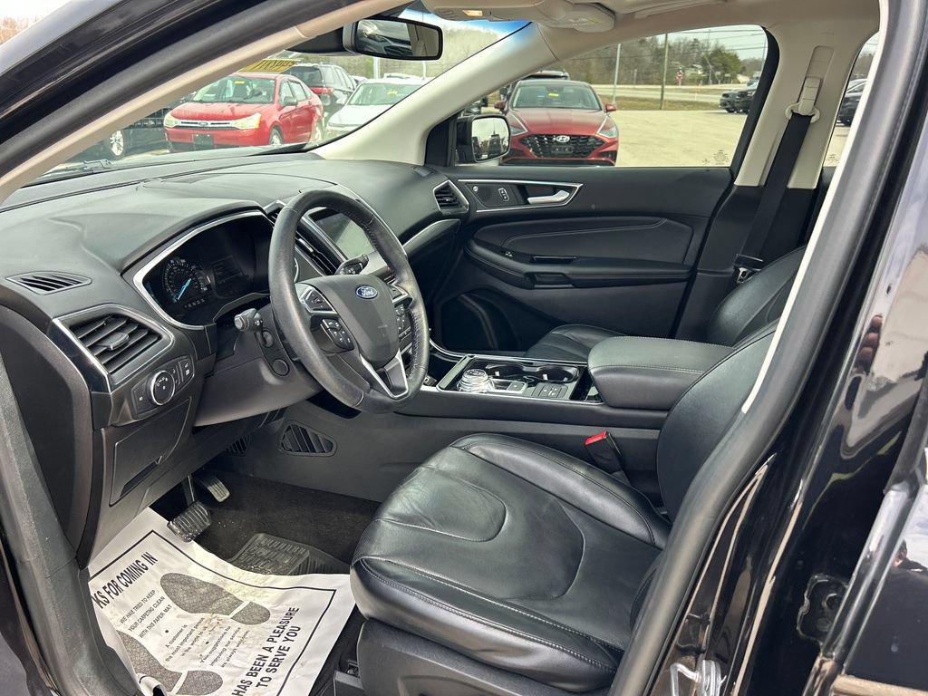 Used 2019 Ford Edge Titanium w/ Equipment Group 301A AWD/4WD image 30