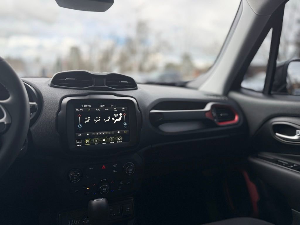 Used 2023 Jeep Renegade Trailhawk image 25