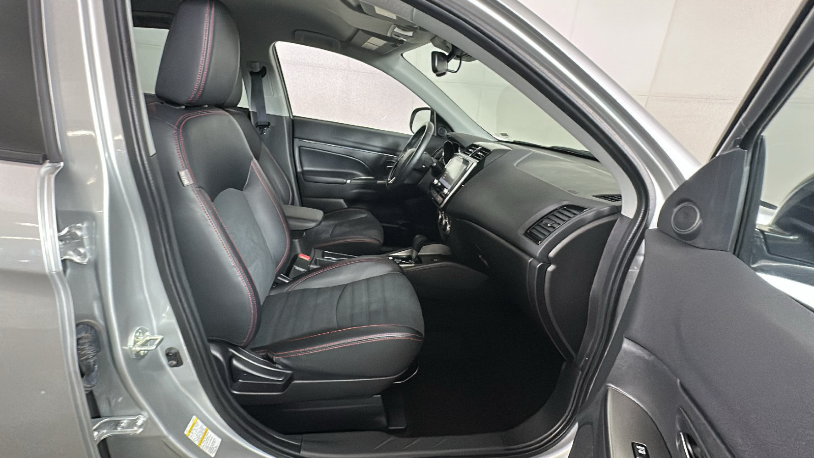 Used 2024 Mitsubishi Outlander Sport SE AWD/4WD image 34