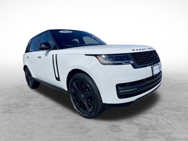Used 2024 Land Rover Range Rover SE AWD/4WD image 3