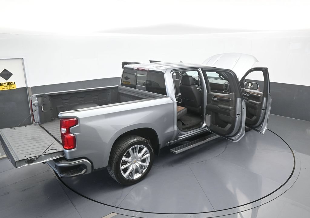 Used 2024 Chevrolet Silverado 1500 High Country w/ Technology Package AWD/4WD image 79