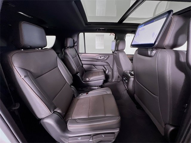 Used 2023 Chevrolet Suburban High Country w/ Advanced Technology Package image 44