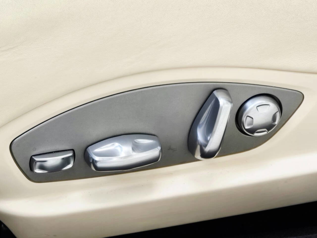 Used 2014 Porsche Panamera Turbo S w/ Exterior Package in Black image 74