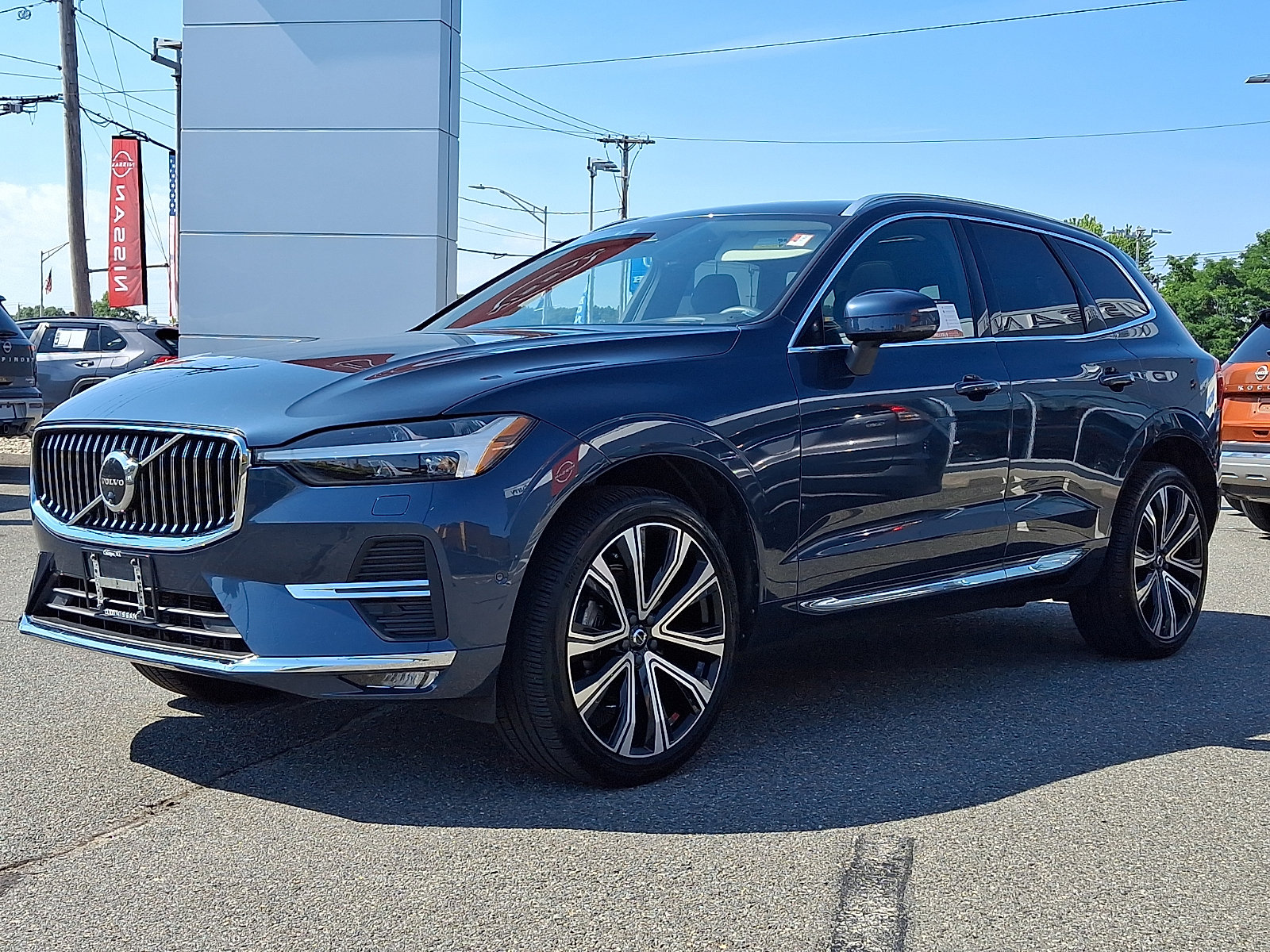 Used 2023 Volvo XC60 B5 Ultimate w/ Climate Package AWD/4WD image 3