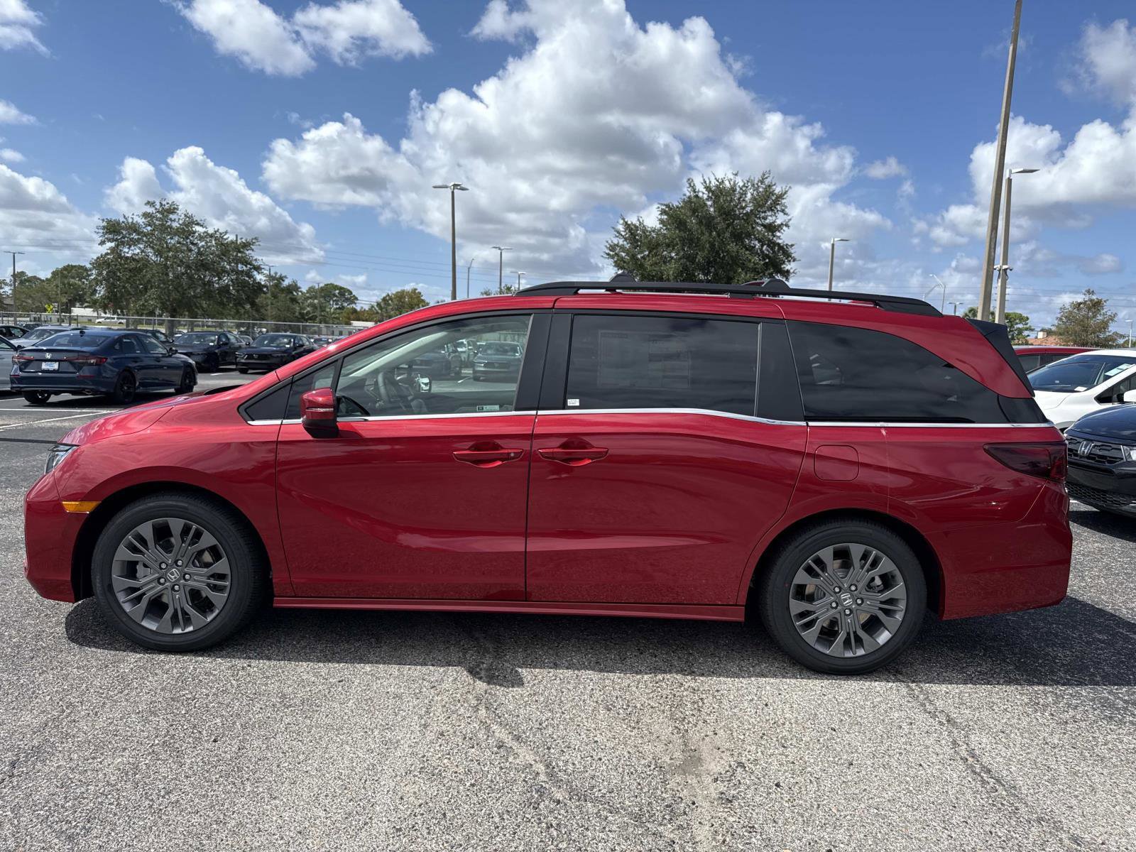New 2026 Honda Odyssey Touring image 7