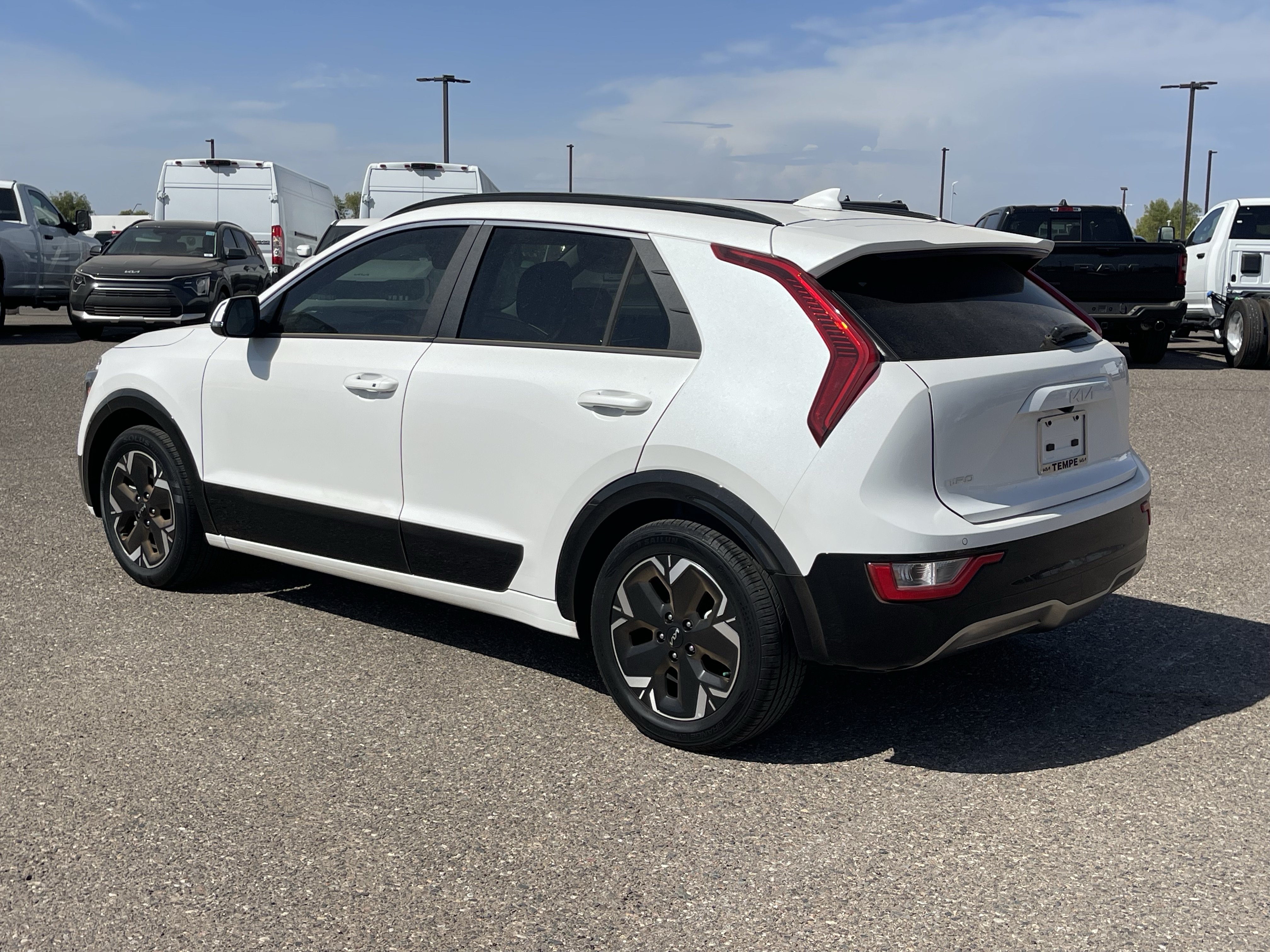 Certified 2023 Kia Niro Wind w/ Wind Preserve Package FWD image 4