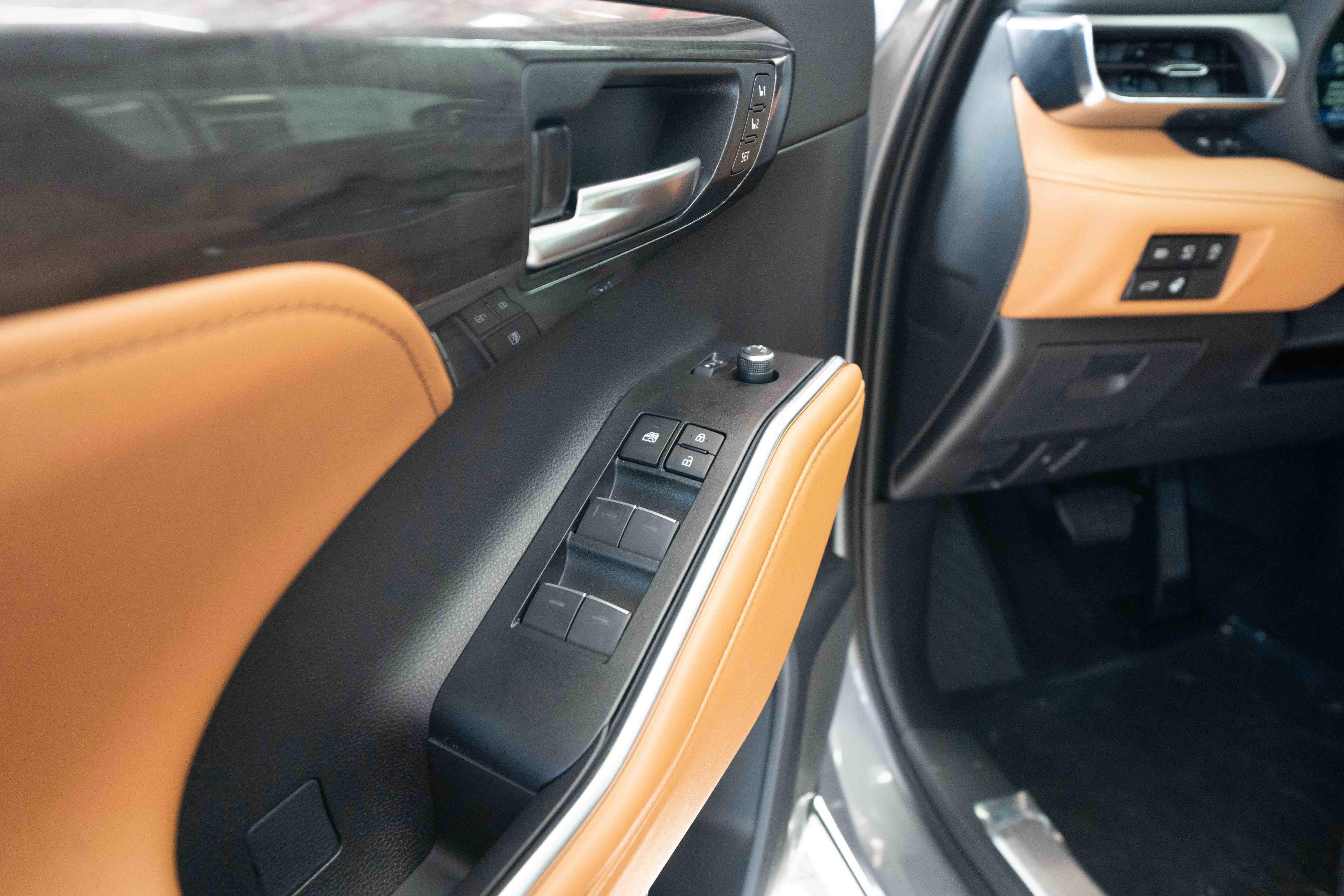 New 2026 Toyota Highlander Platinum image 7