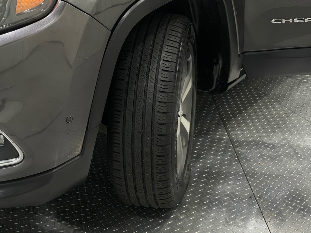 Used 2021 Jeep Cherokee Limited image 35