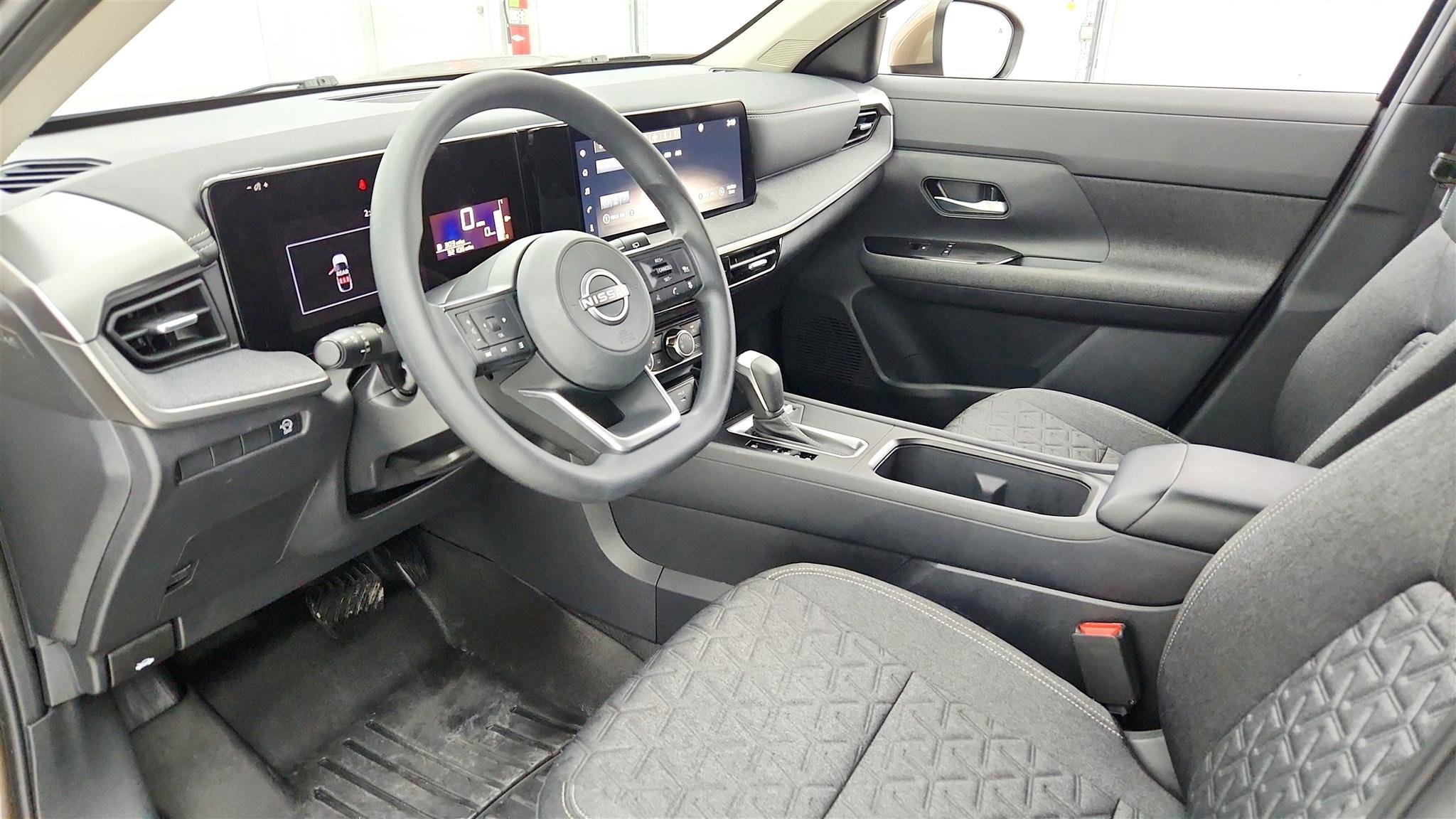 Used 2025 Nissan Kicks SV w/ Charging Package FWD image 9