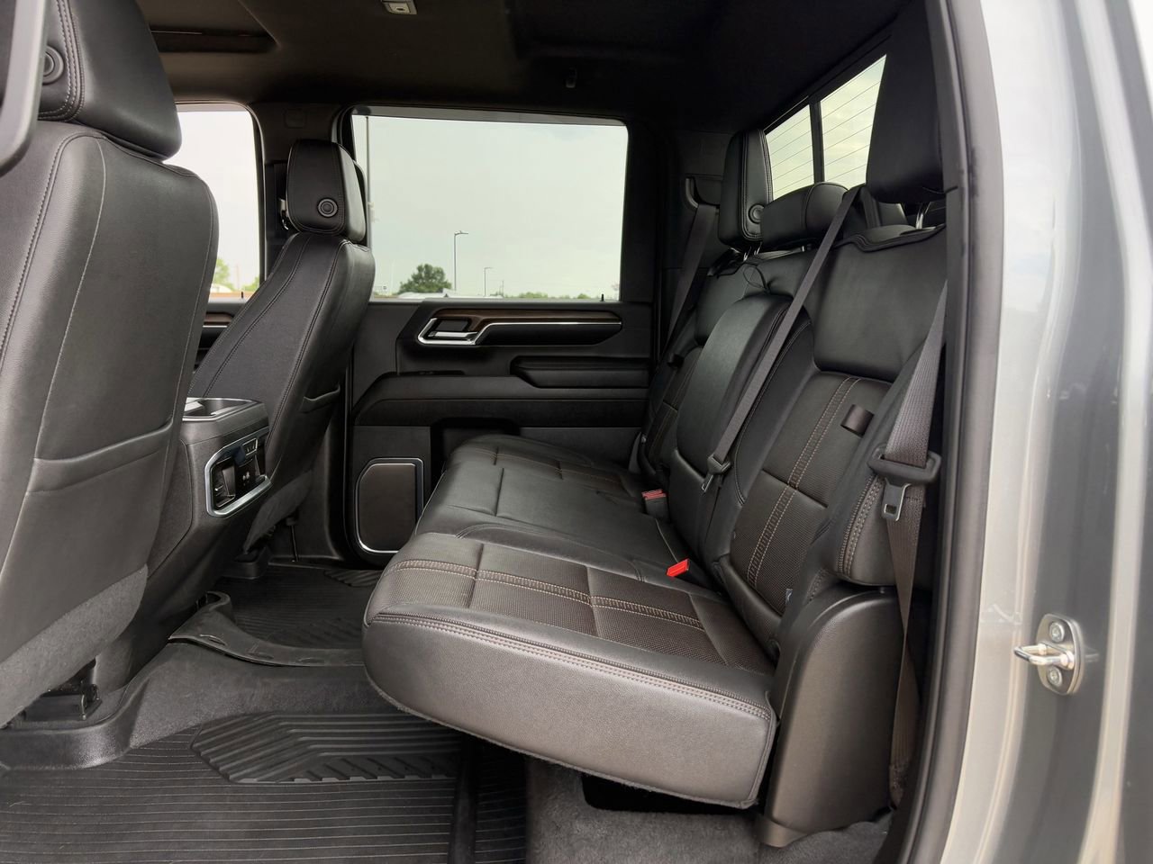 Used 2024 Chevrolet Silverado 2500 High Country w/ High Country Premium Package AWD/4WD image 31