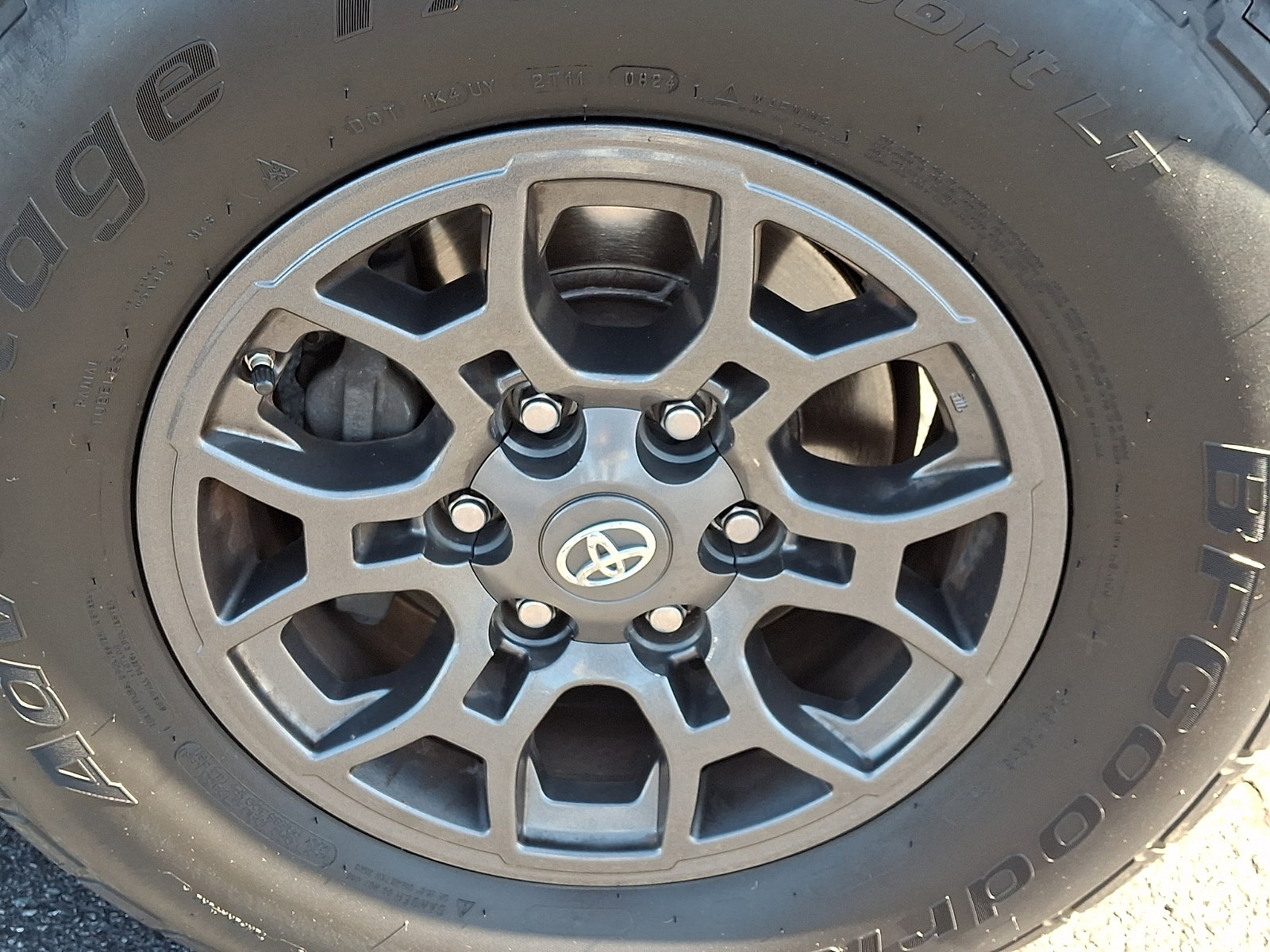 Used 2018 Toyota Tacoma SR5 AWD/4WD image 8