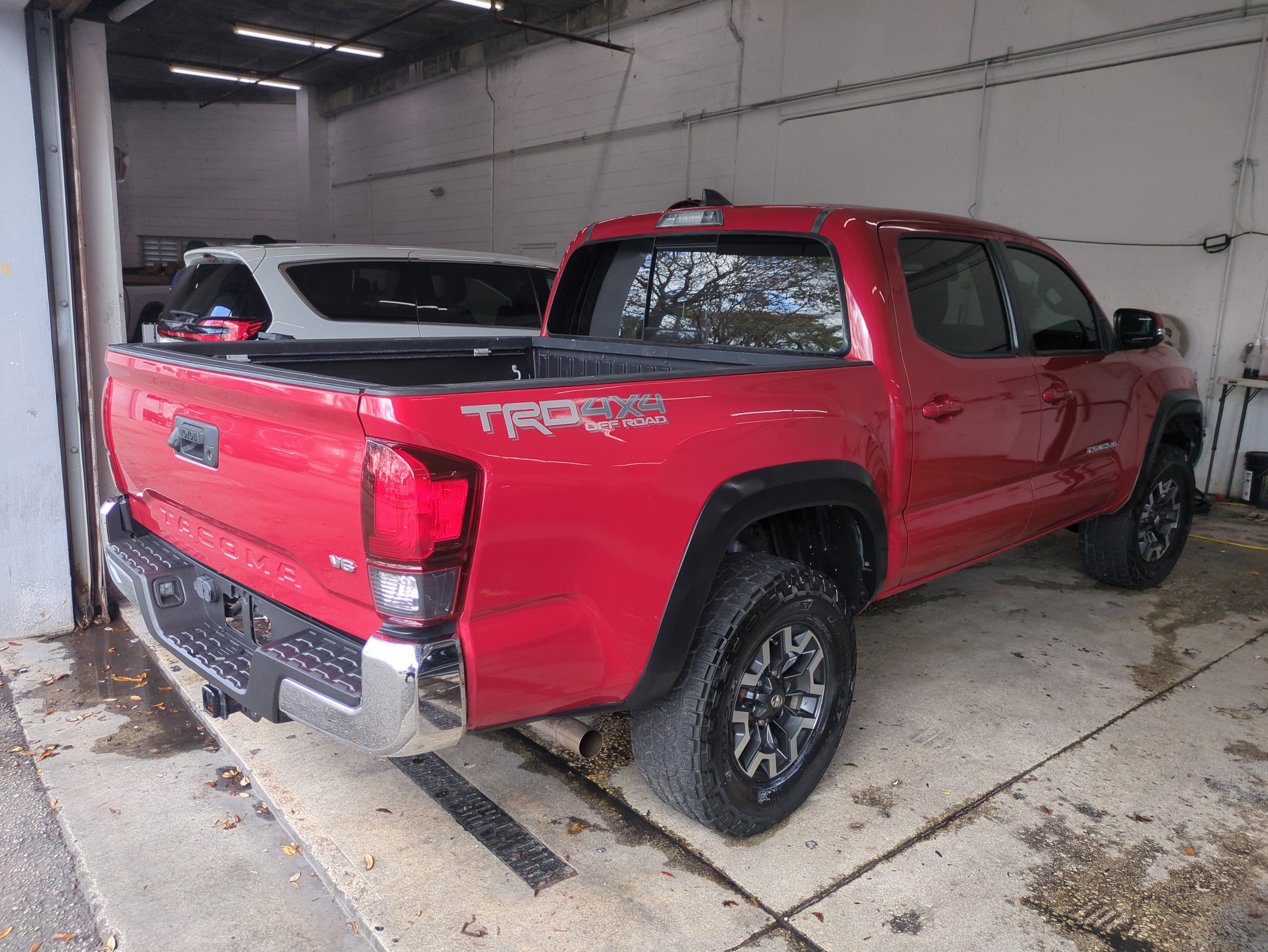 Used 2018 Toyota Tacoma TRD Off-Road image 5
