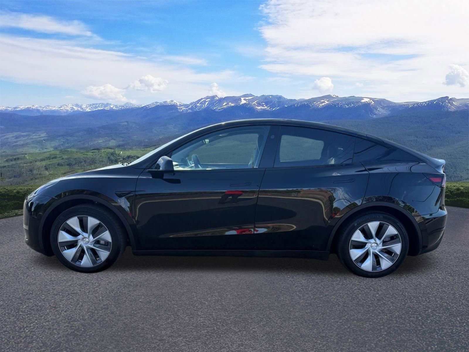 Used 2023 Tesla Model Y Long Range AWD/4WD image 2