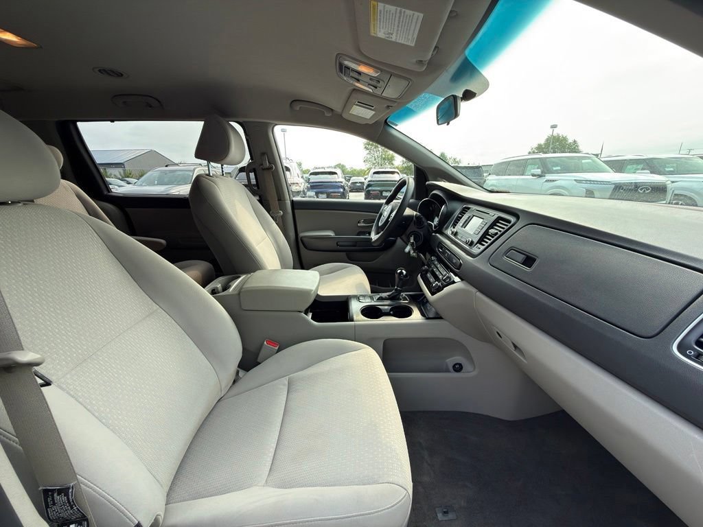 Used 2016 Kia Sedona LX w/ LX Convenience Package FWD image 11